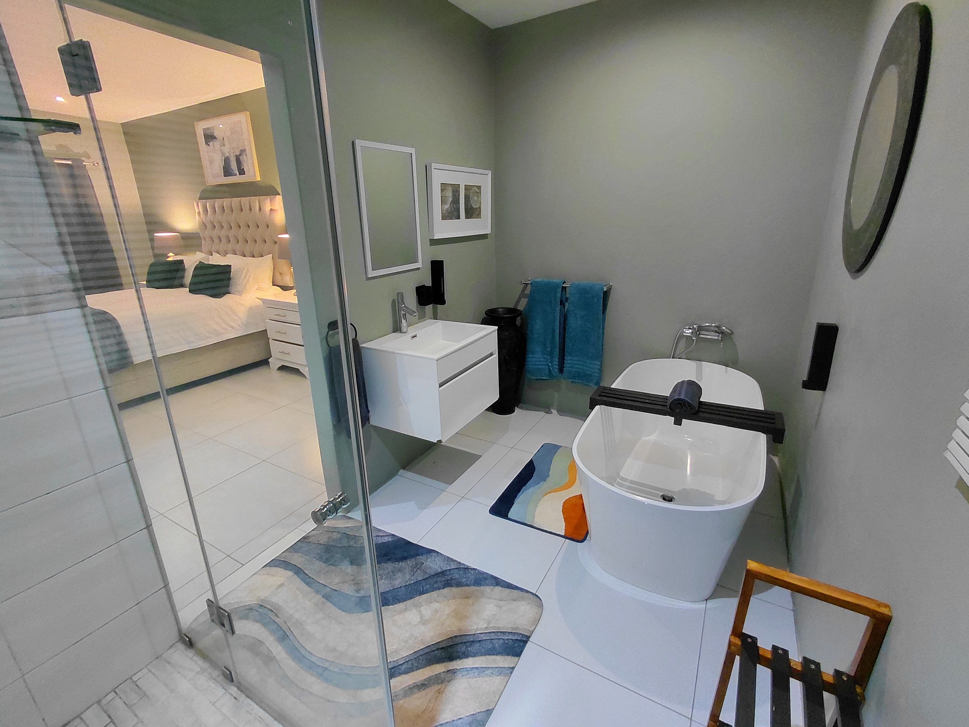 En-suite bathroom 4 detail